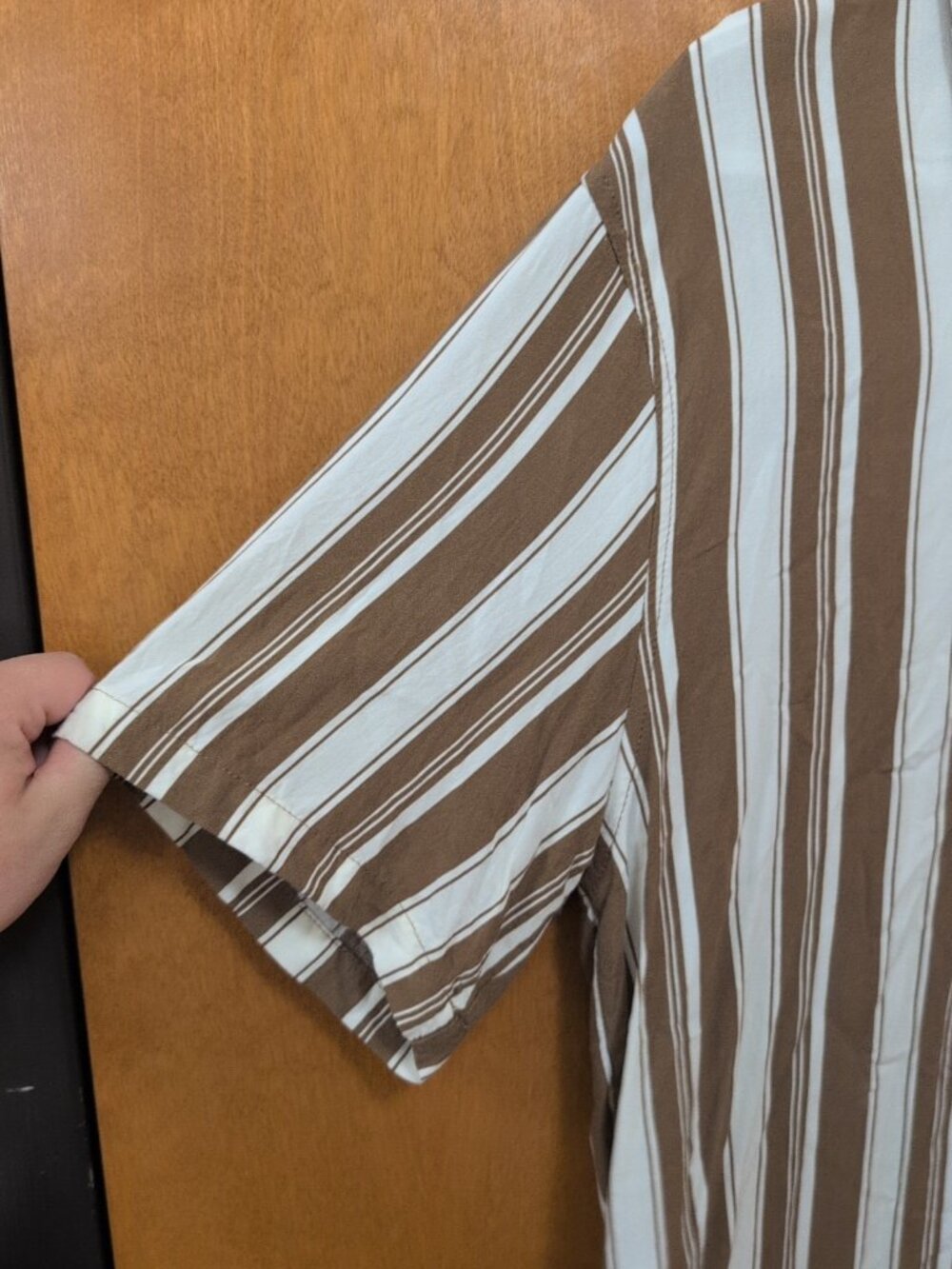 RSQ Shirt Mens M Brown White Shirt Sleeve Button Up Striped Collared Rayon - Picture 3 of 7